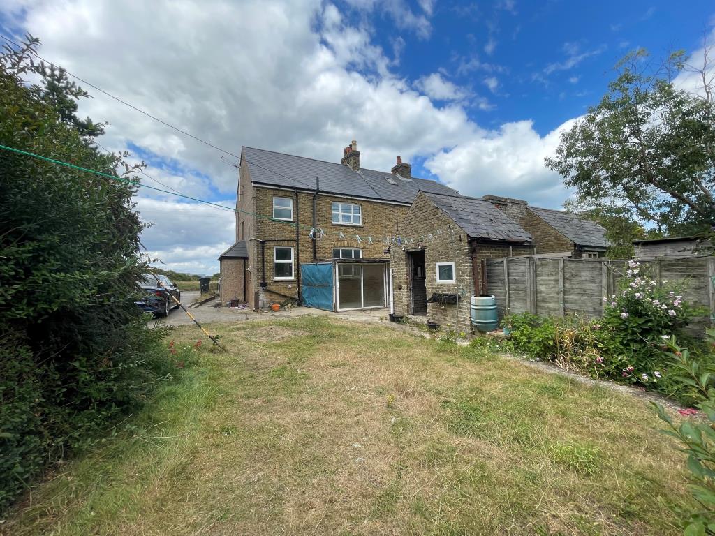 Lot: 10 - THREE-BEDROOM SEMI IN RURAL LOCATION - Rear of property